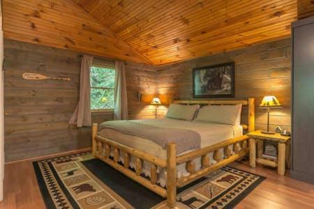 The Fishing Hole Cabin - Sage Vacations แกตลิงเบิร์ก ภายนอก รูปภาพ