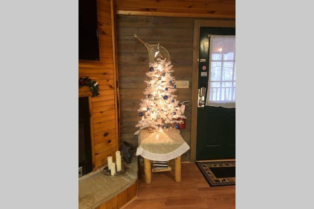 The Fishing Hole Cabin - Sage Vacations แกตลิงเบิร์ก ภายนอก รูปภาพ
