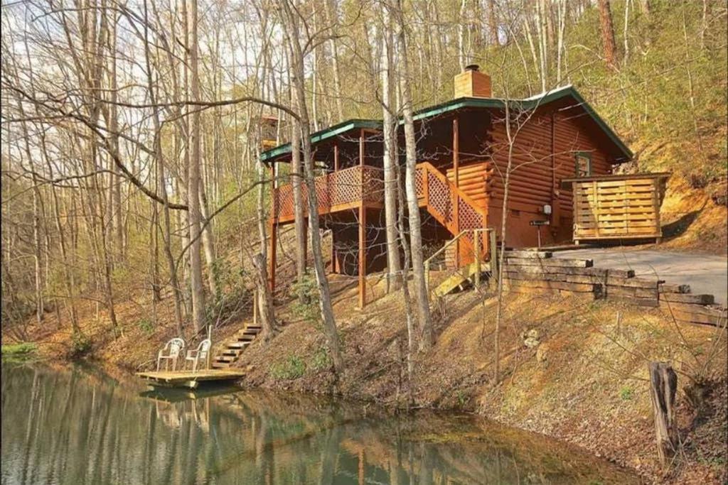 The Fishing Hole Cabin - Sage Vacations แกตลิงเบิร์ก ภายนอก รูปภาพ