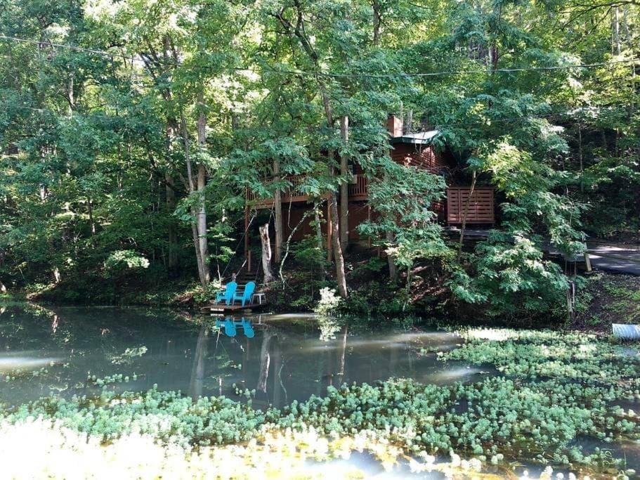 The Fishing Hole Cabin - Sage Vacations แกตลิงเบิร์ก ภายนอก รูปภาพ
