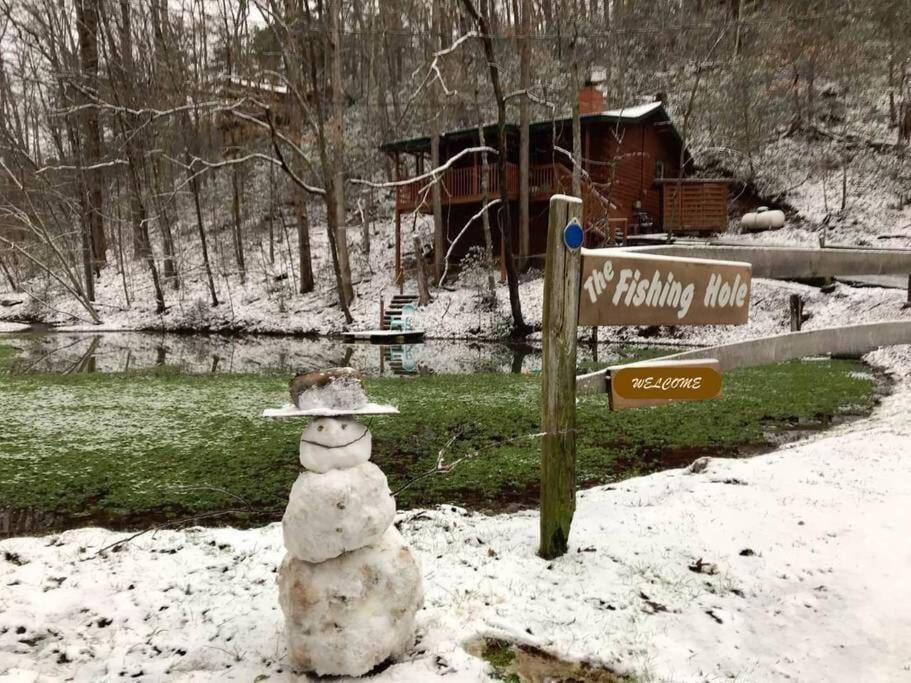 The Fishing Hole Cabin - Sage Vacations แกตลิงเบิร์ก ภายนอก รูปภาพ