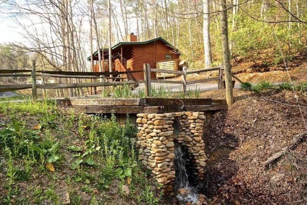 The Fishing Hole Cabin - Sage Vacations แกตลิงเบิร์ก ภายนอก รูปภาพ