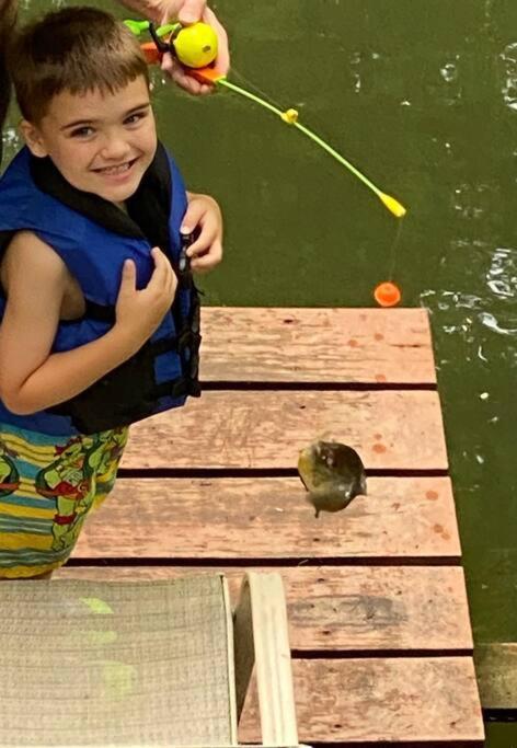 The Fishing Hole Cabin - Sage Vacations แกตลิงเบิร์ก ภายนอก รูปภาพ